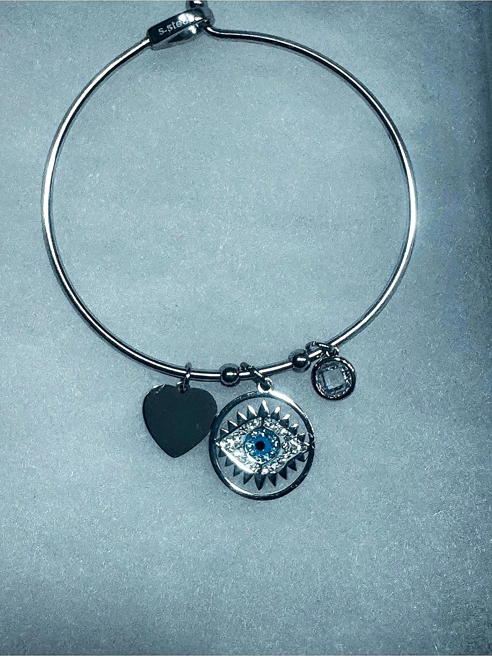 NWOT Eye Charm Heart Pendant Necklace in Silver & Blue